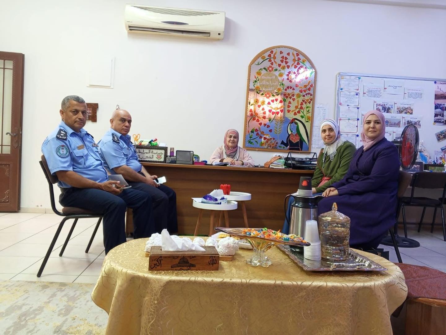 عقدت تعاونية حماية الطفل والعائلة، اجتماعاً مع ممثلين عن جمعية المرابطات الخيرية في محافظة قلقيلية