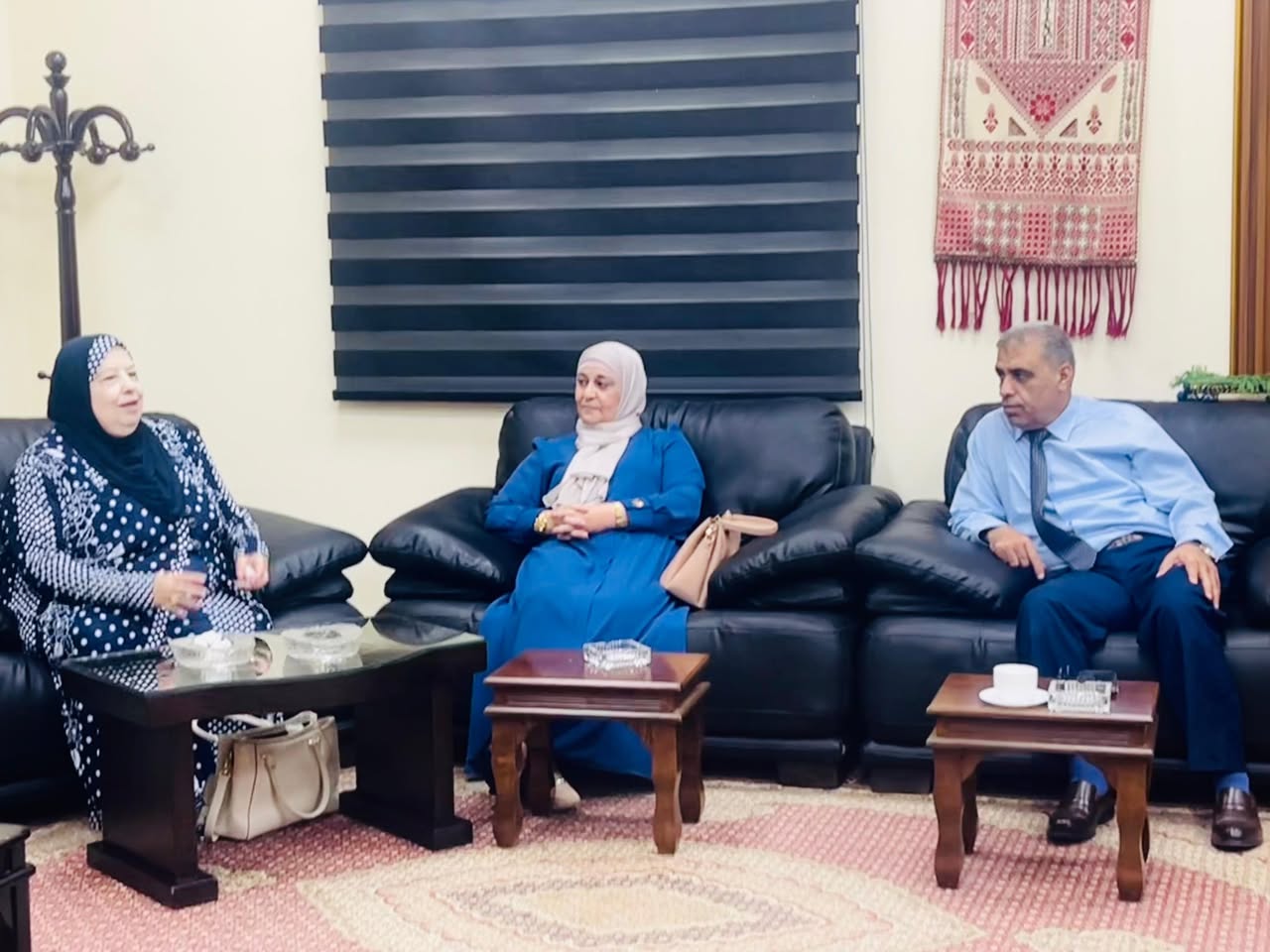 من أجل طفولة آمنة وتعليم مستدام: تعاونية الحماية تضع احتياجات الأطفال على طاولة محافظ قلقيلية